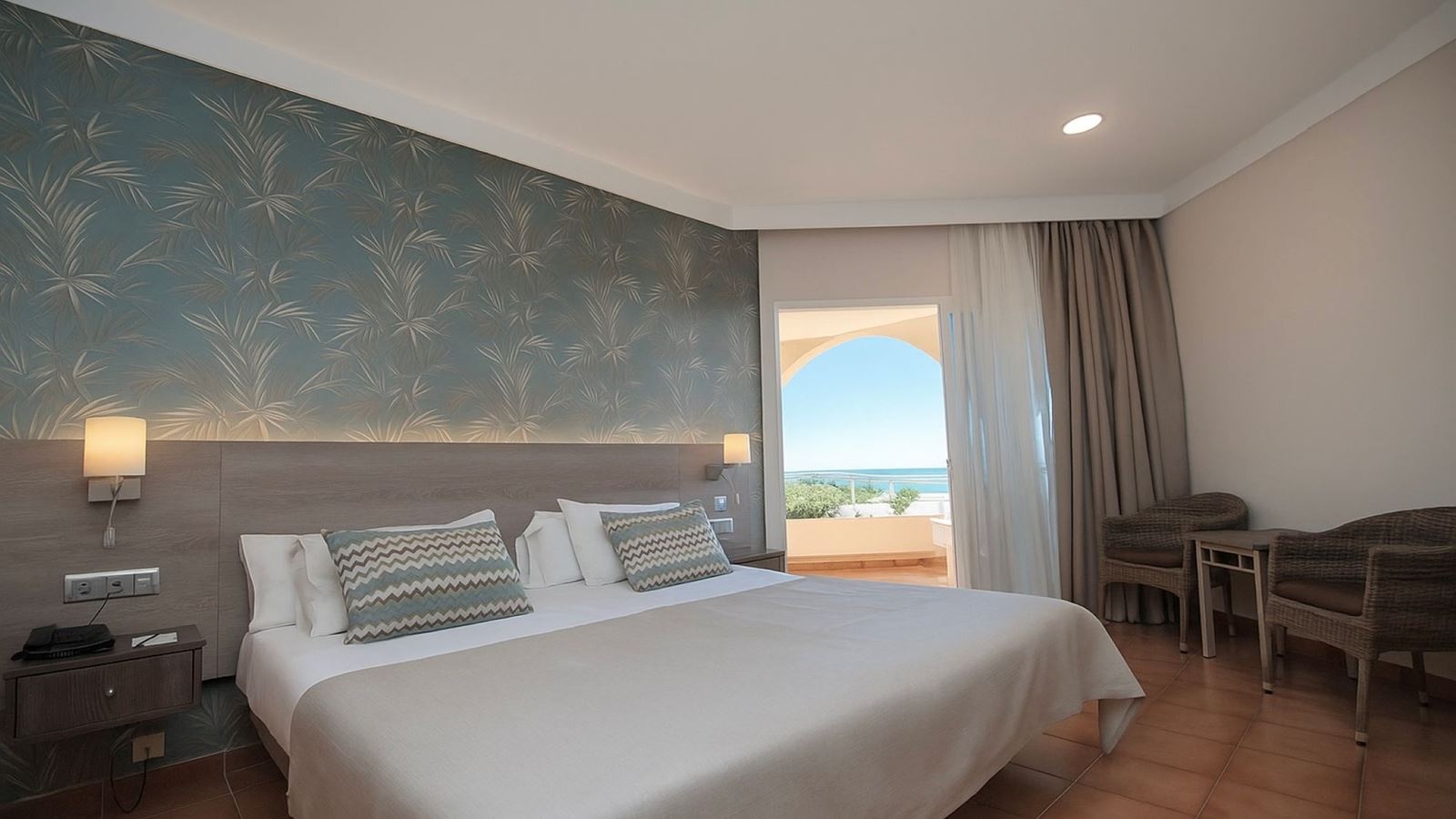 rooms-double-standard-room-sea-view-single-use-with-balcony-or-terrace