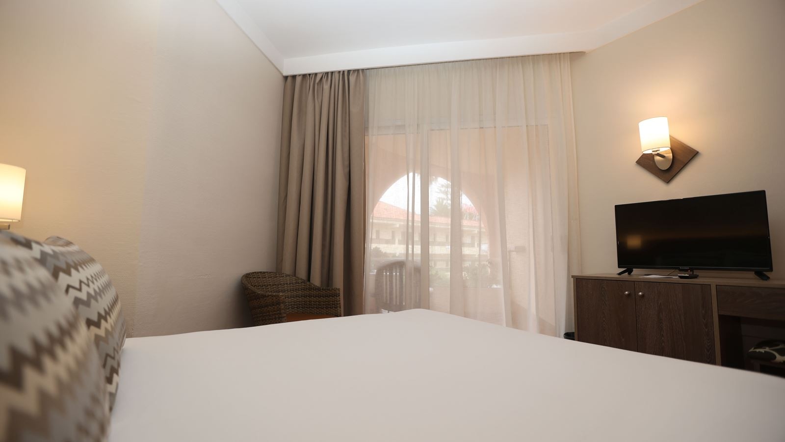 rooms-single-standard-room-with-balcony-or-terrace