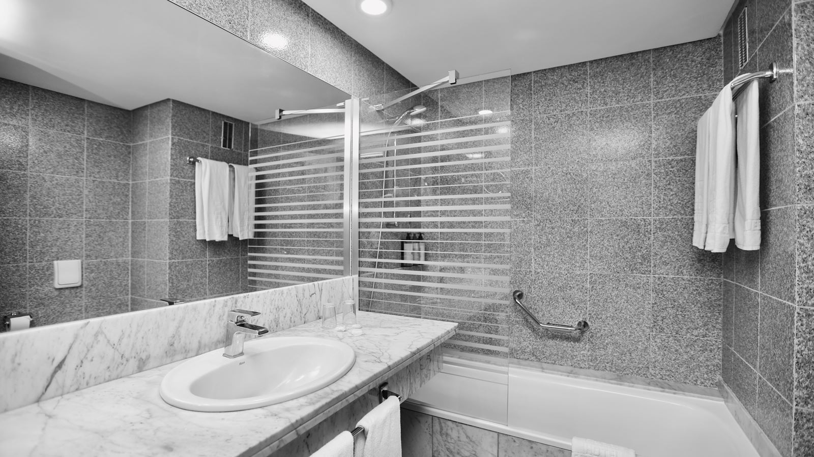 rooms-single-standard-room-pool-view-with-balcony-or-terrace