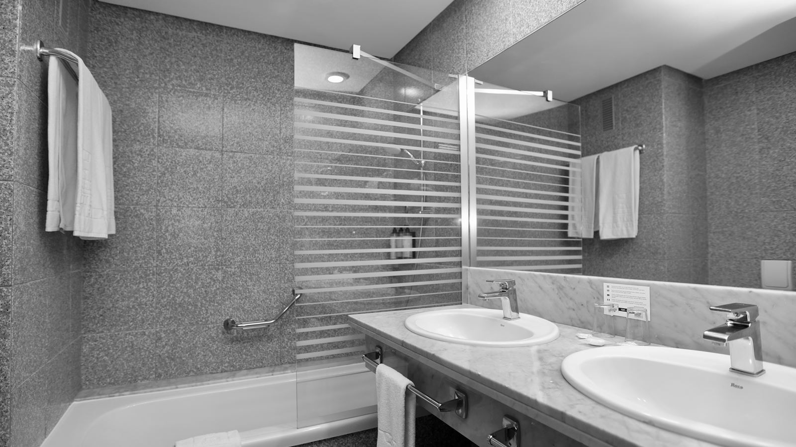 rooms-double-standard-room-with-balcony-or-terrace