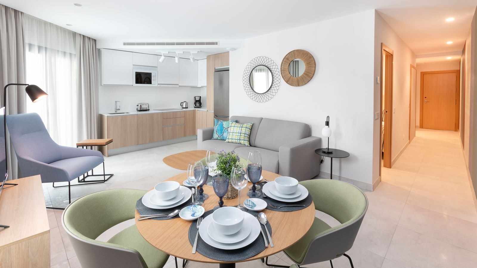 rooms-apartment-2-bedrooms-balcony