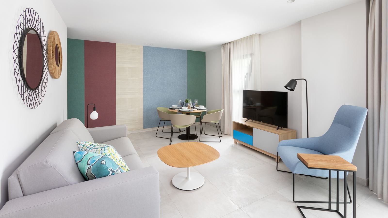 rooms-apartment-2-bedrooms-balcony