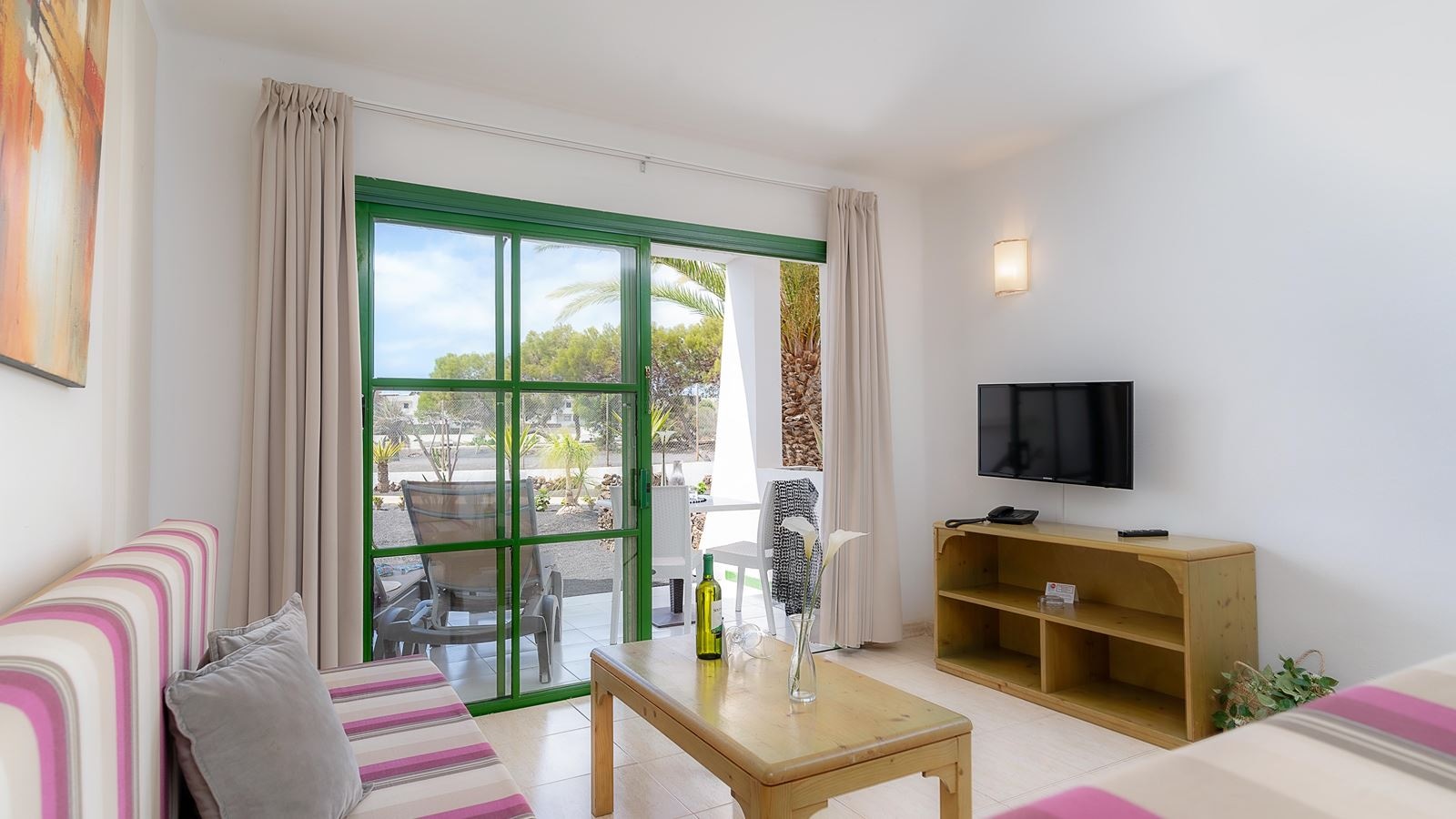 rooms-apartment-2-bedrooms-balcony-or-terrace