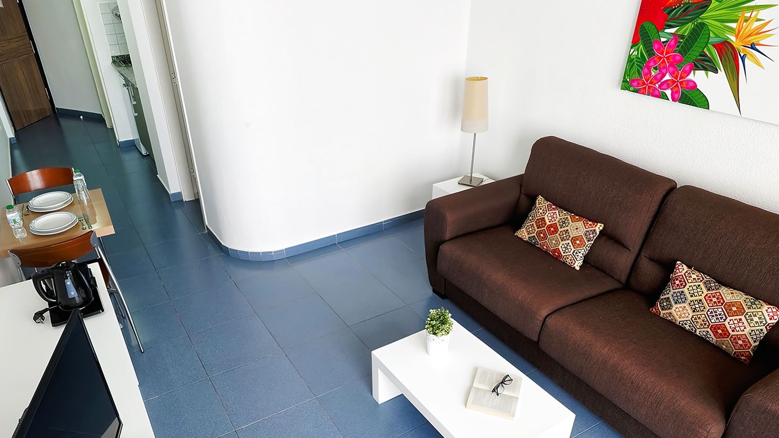 rooms-apartment-one-bedroom-balcony-or-terrace