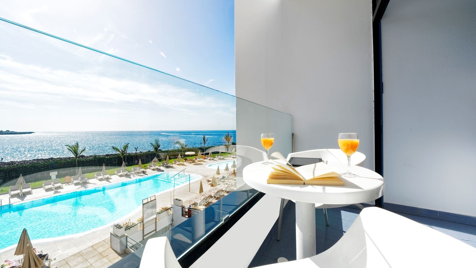 rooms-studio-balcony-or-terrace