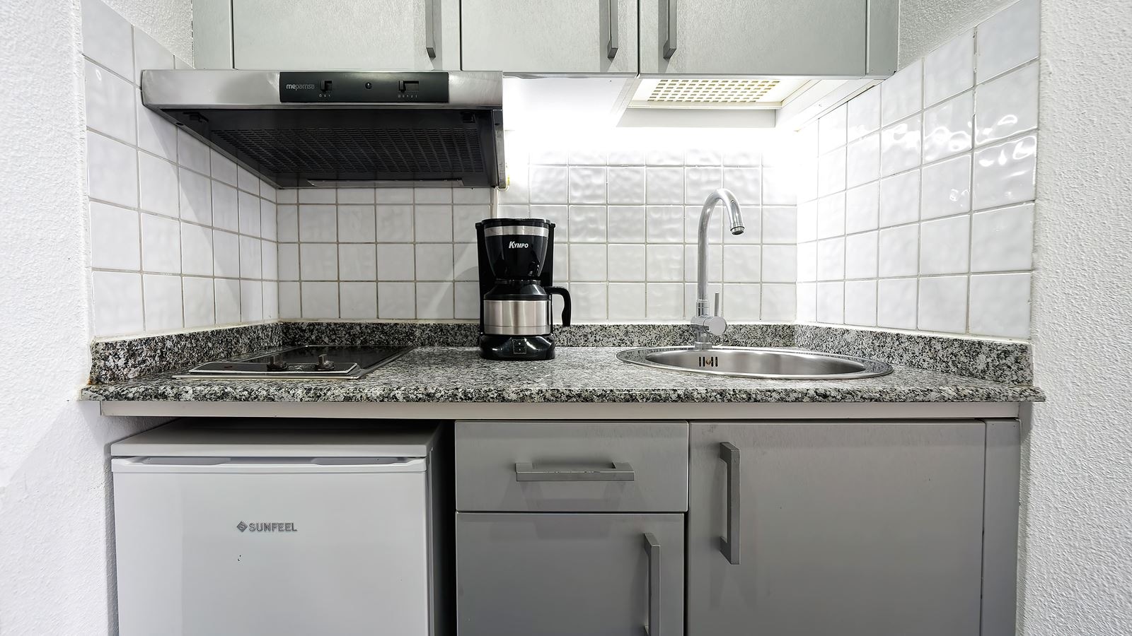 rooms-studio-balcony-or-terrace