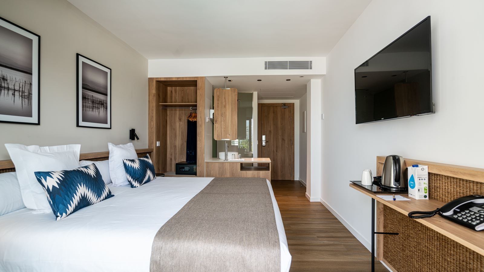 rooms-double-room-poolview-balcony-or-terrace