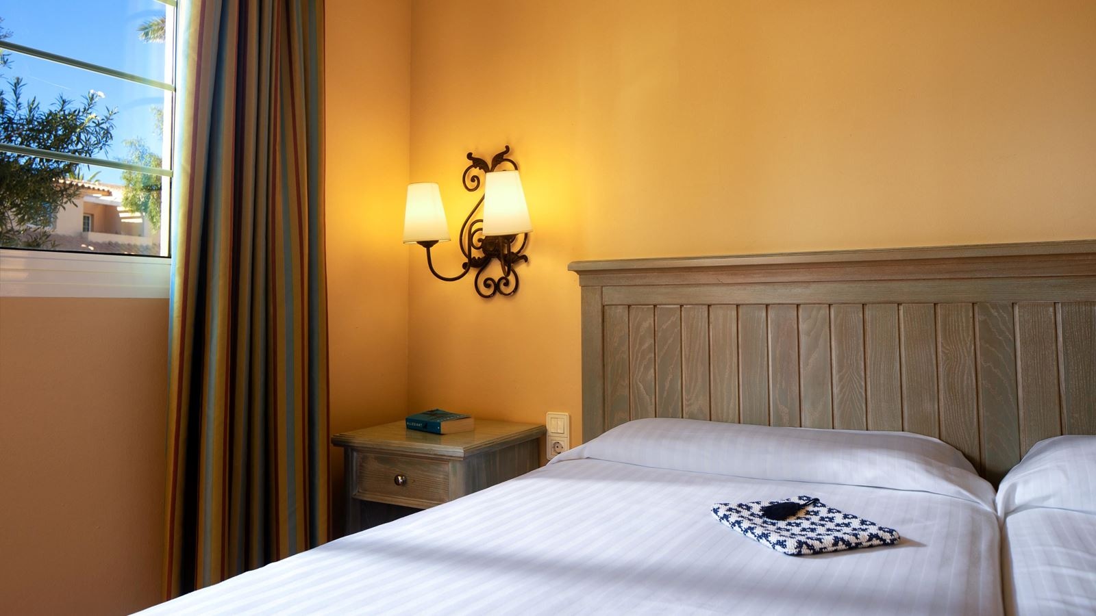 rooms-double-room-with-balcony-or-terrace