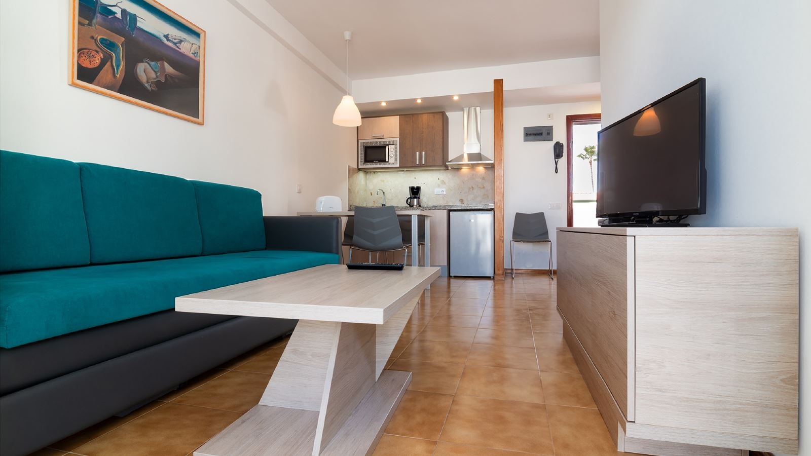 rooms-one-bedroom-apartment-sea-side-view-balcony