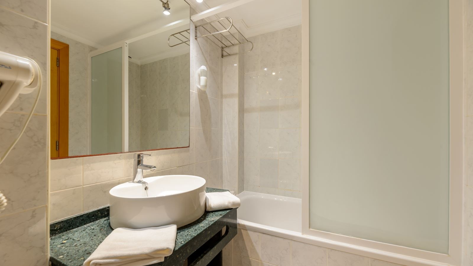 rooms-studio-balcony-or-terrace