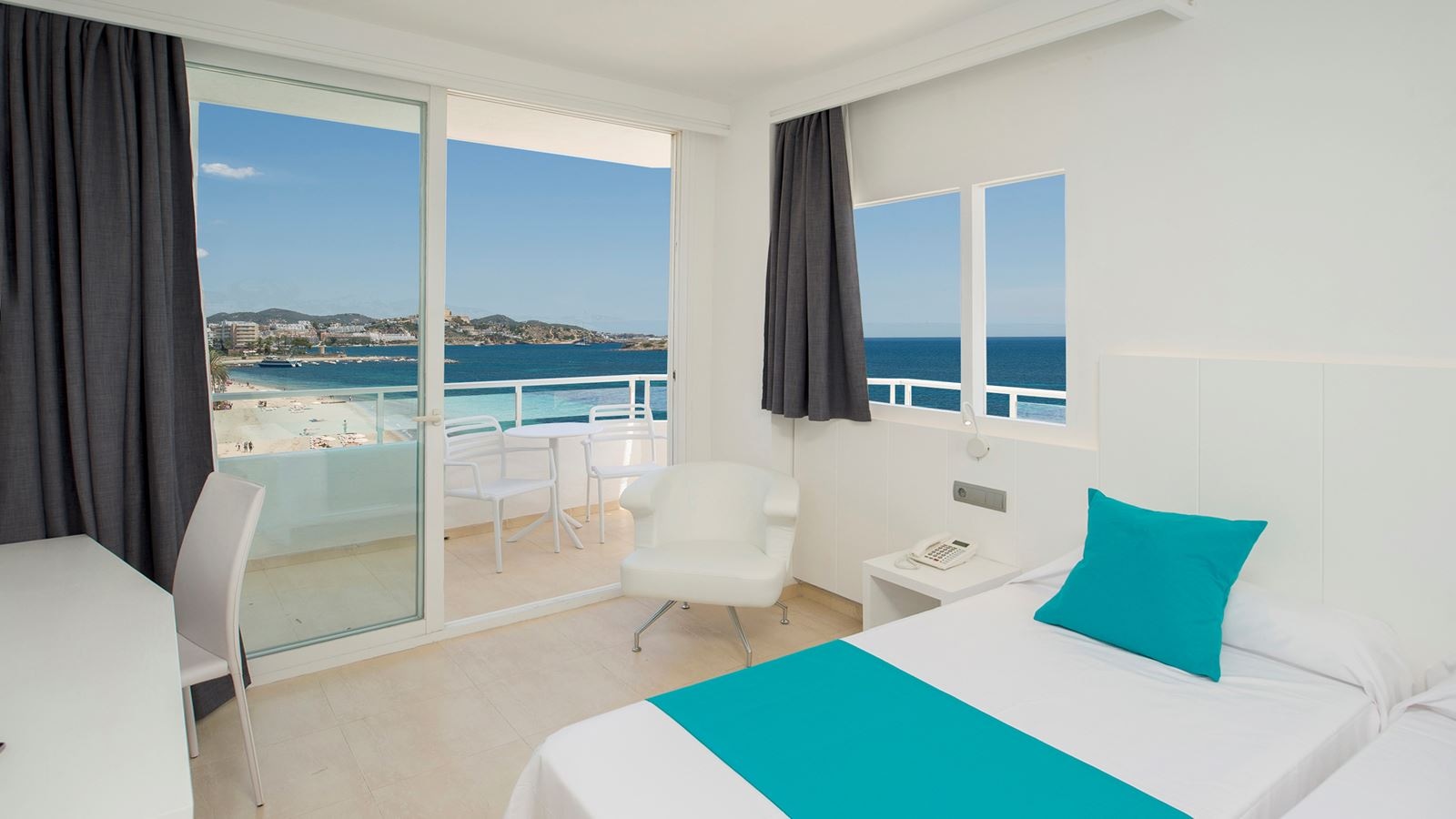 rooms-twin-room-balcony-or-terrace