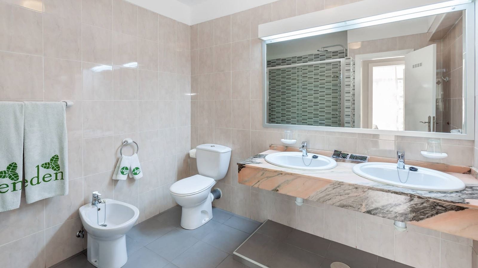 rooms-apartment-separate-bedroom-and-studio-comunicating-balcony-or-terrace