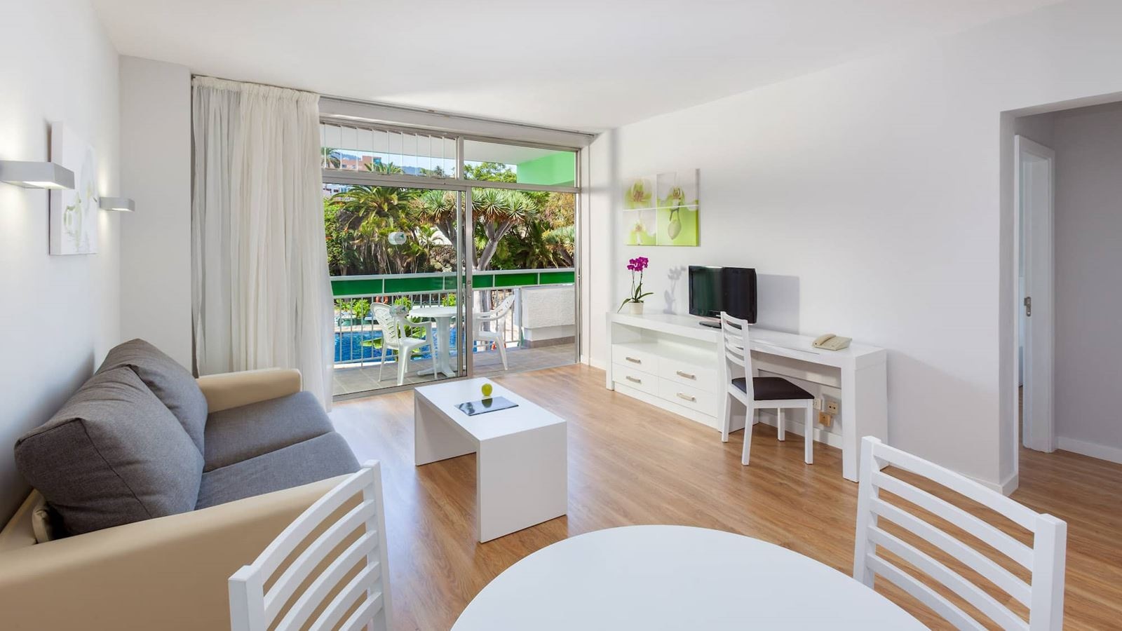 rooms-apartment-separate-bedroom-and-studio-comunicating-balcony-or-terrace