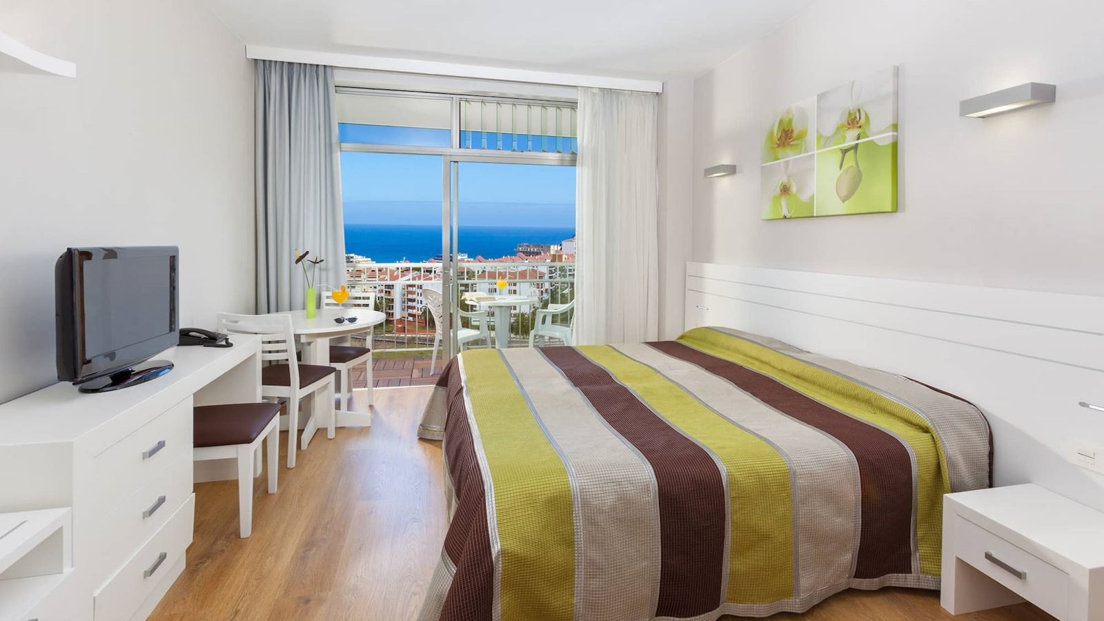 rooms-studio-superior-esplanade-balcony-or-terrace