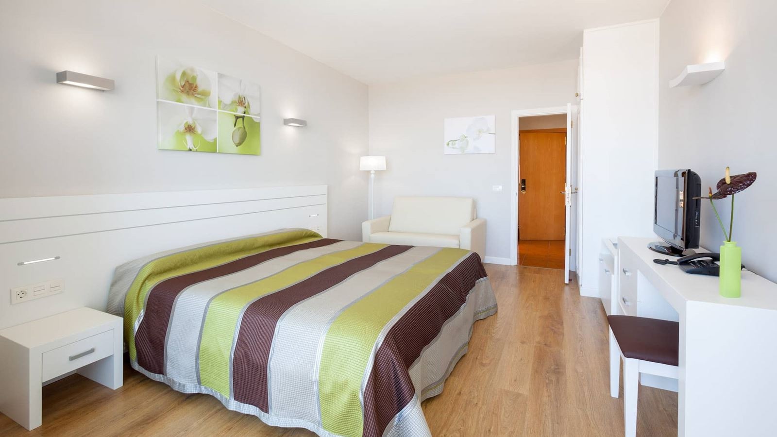 rooms-studio-superior-esplanade-balcony-or-terrace