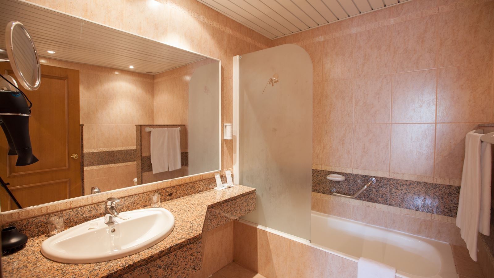 rooms-dfav-double-family-view-terrace