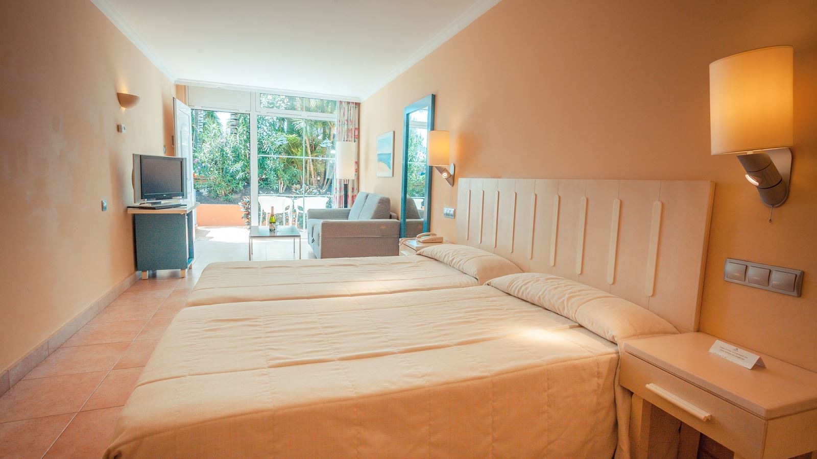 rooms-dfav-double-family-view-terrace