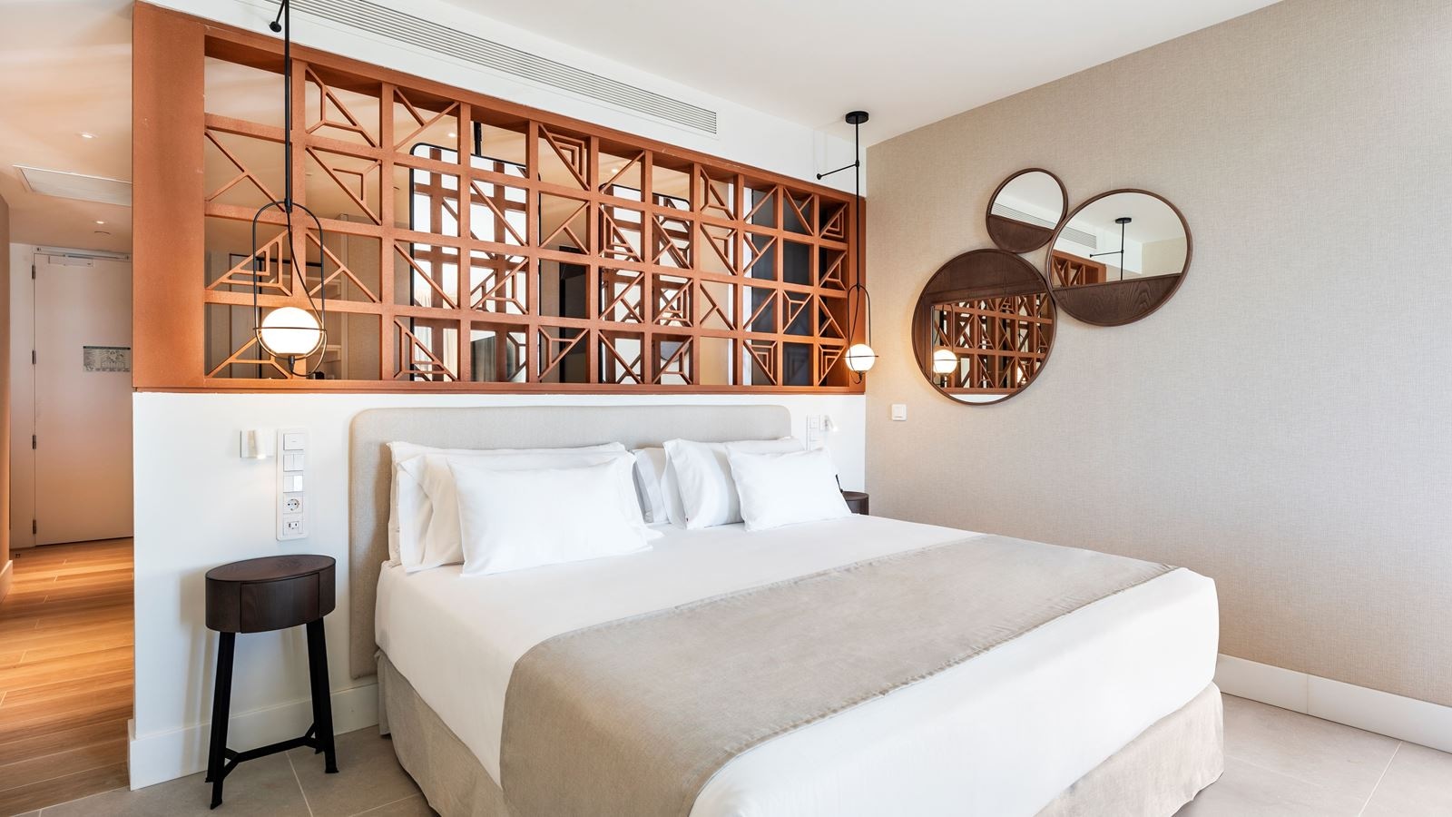 rooms-deluxe-room-swim-up