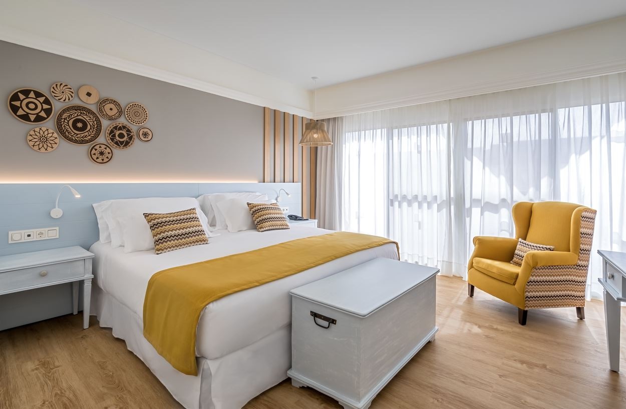 rooms-double-room-balcony-or-terrace