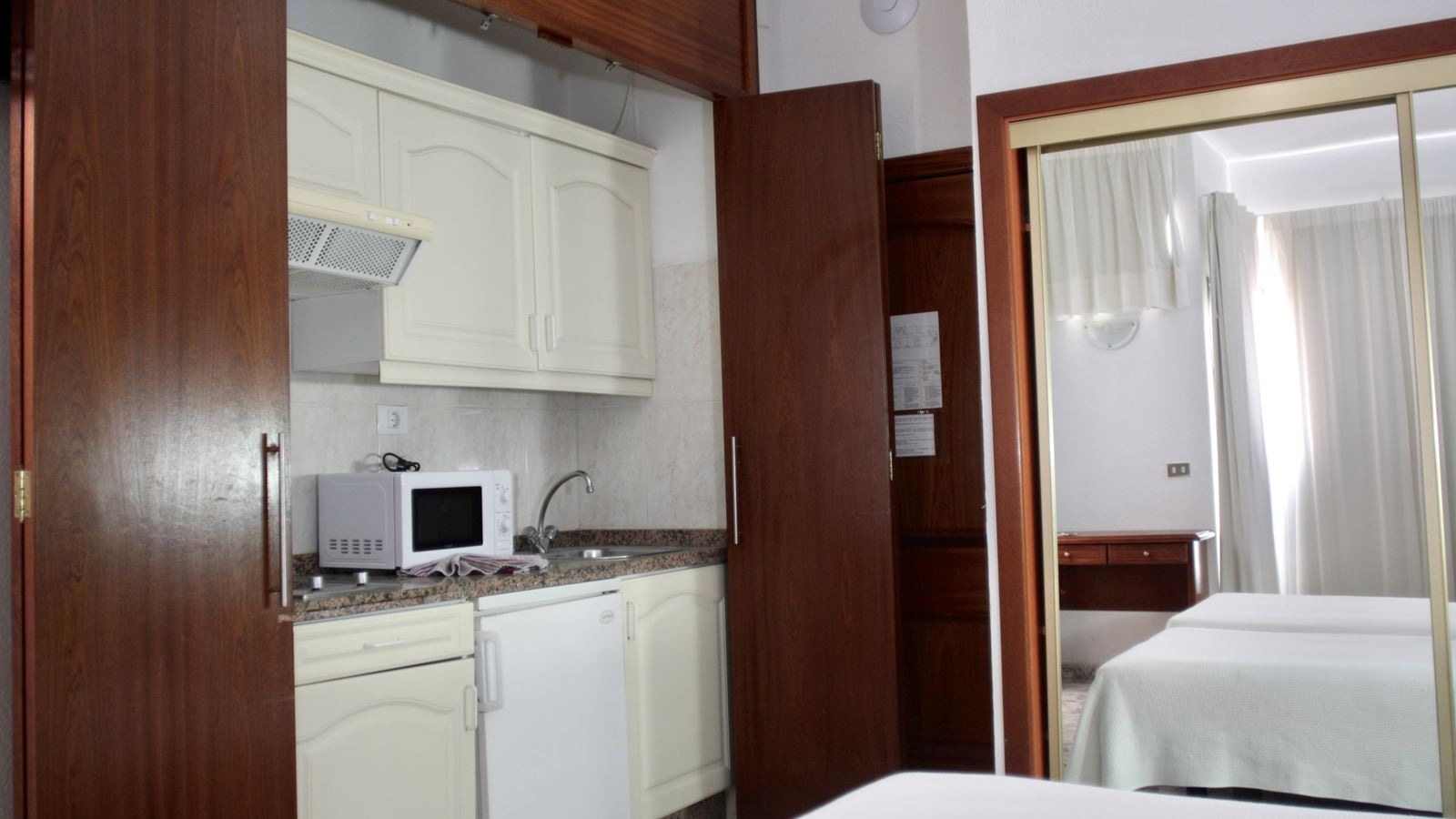 rooms-standard-studio-with-balcony