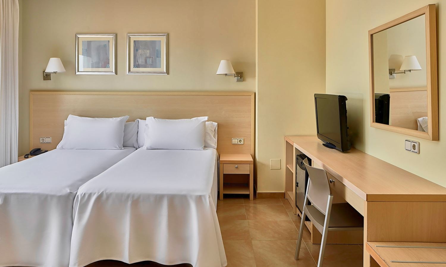 rooms-double-room-balcony-or-terrace