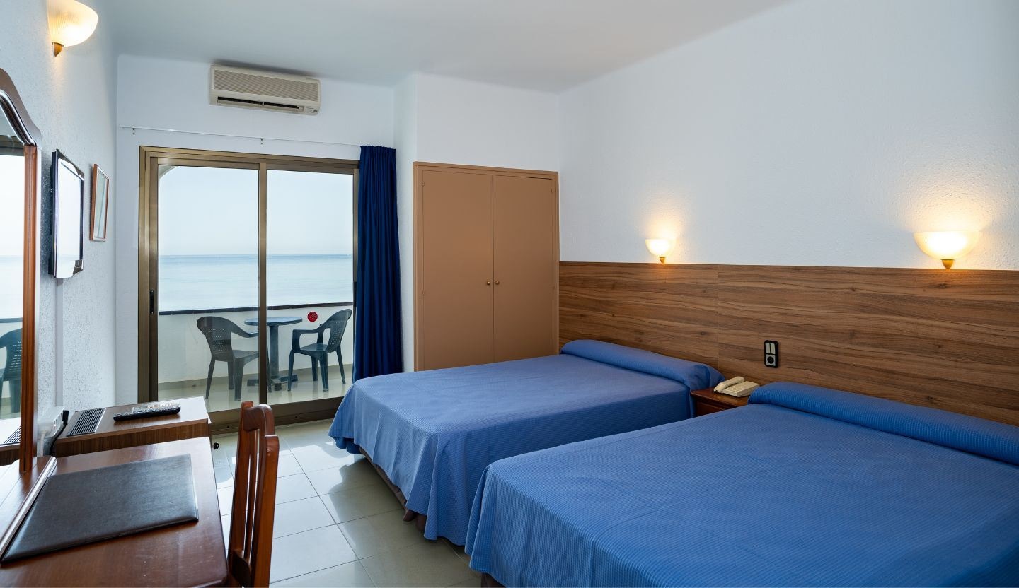 rooms-quad-room-sea-view