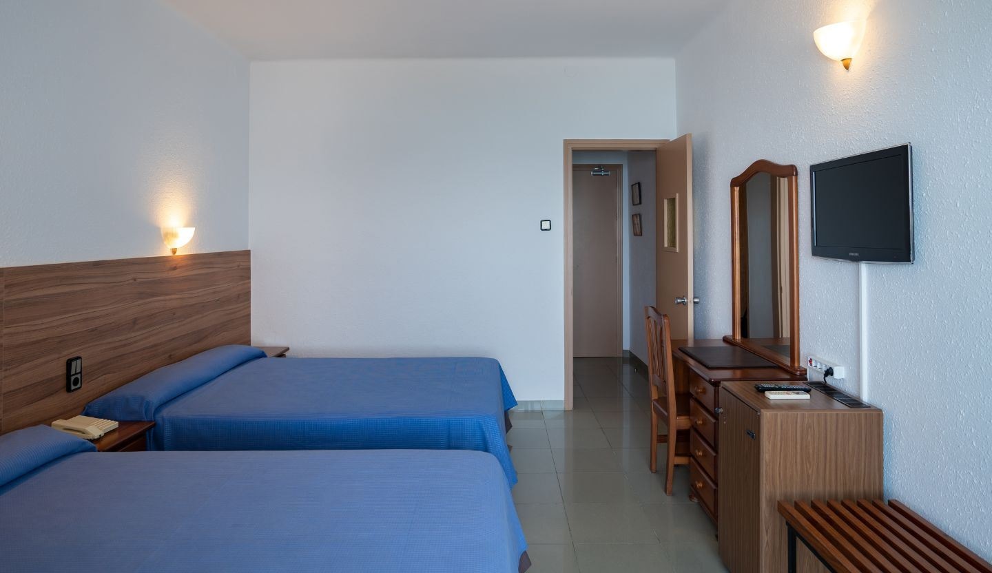 rooms-triple-standard-room-sea-view