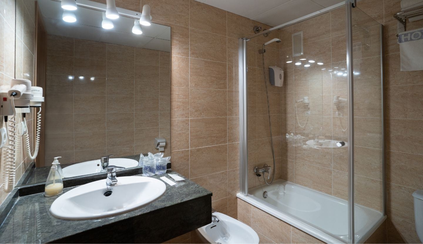 rooms-triple-standard-room