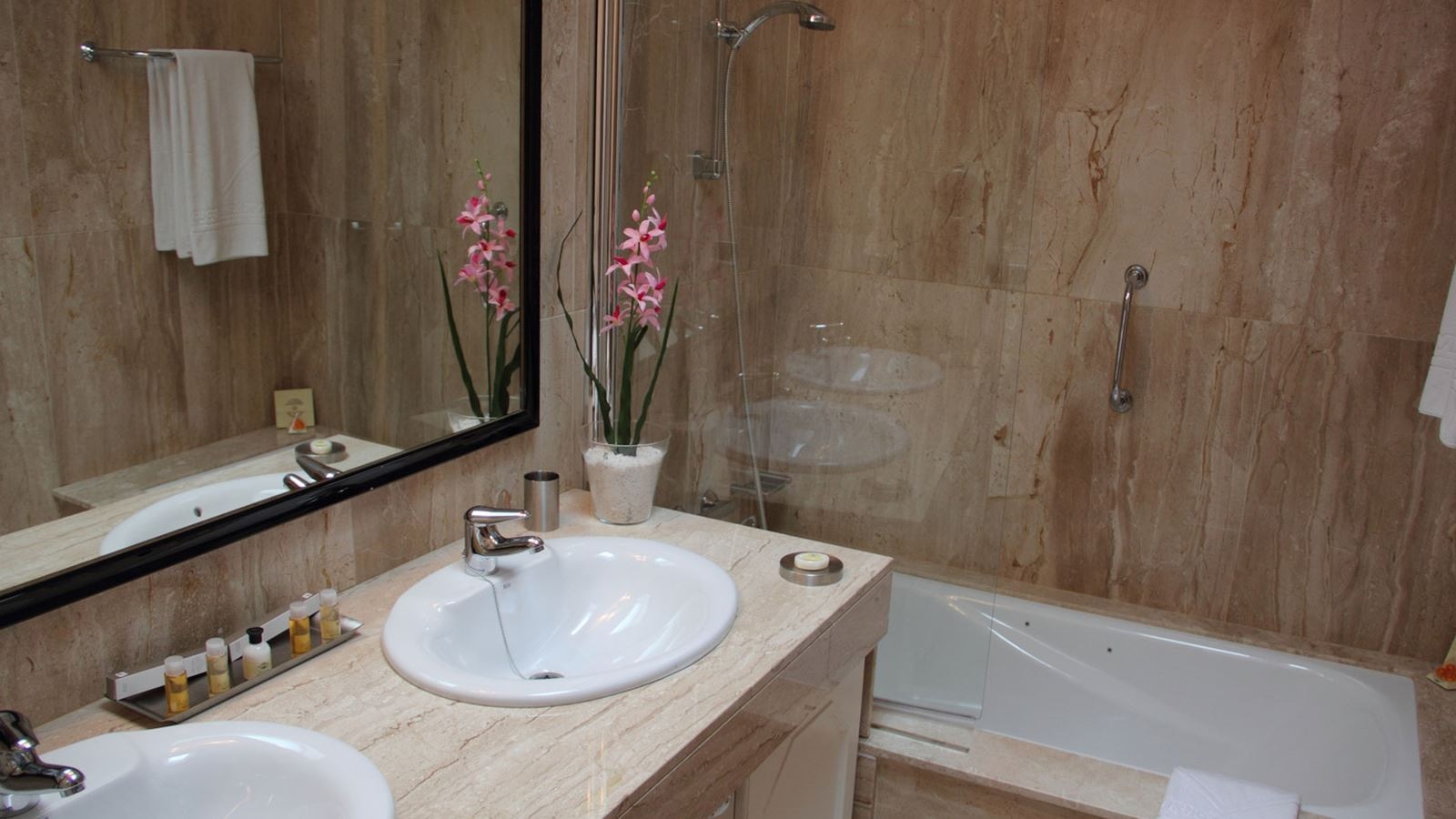 rooms-standard-double-room-balcony-or-terrace