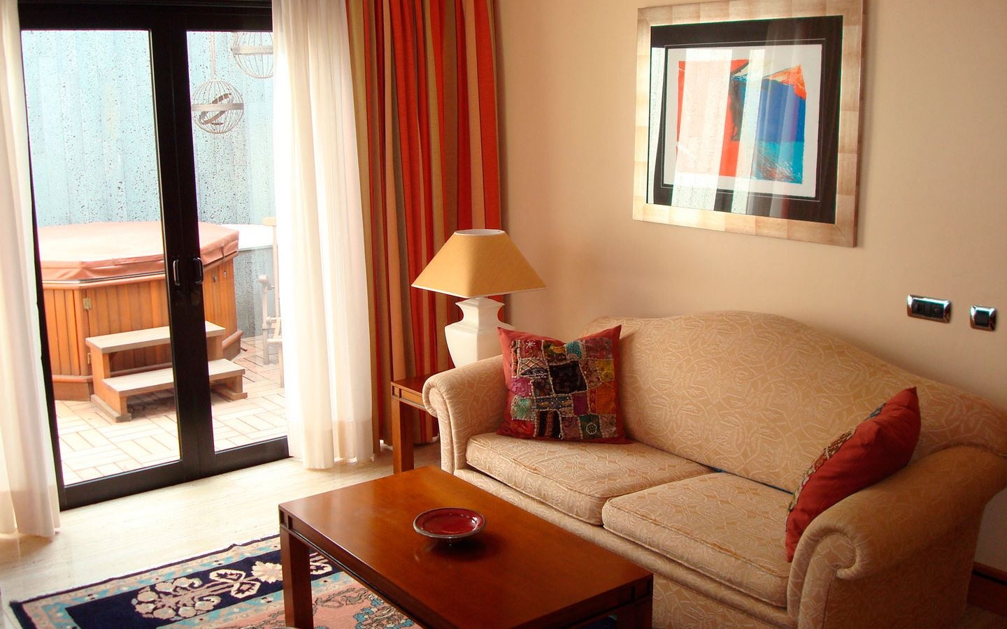 rooms-suite-balcony-or-terrace