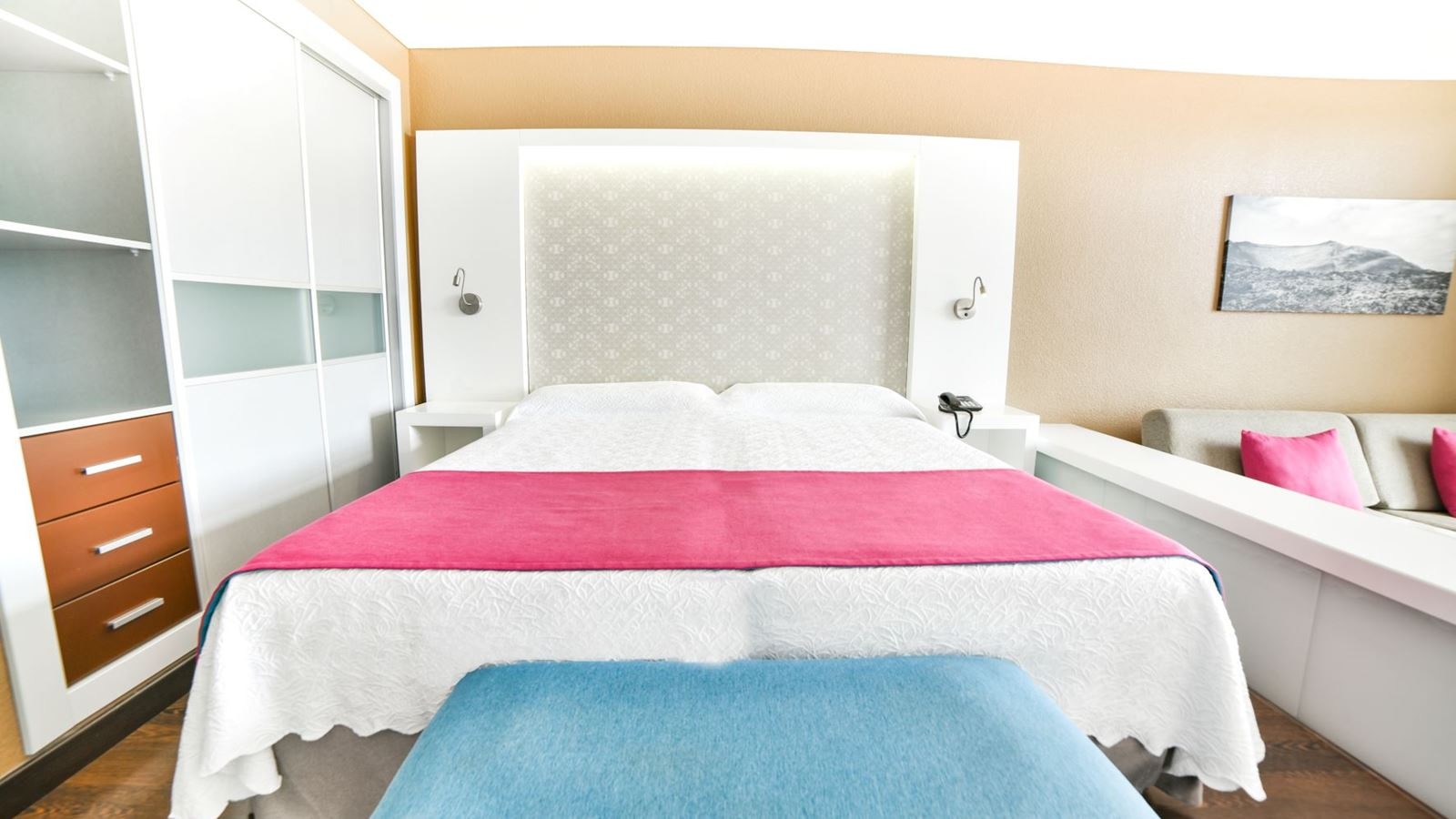 rooms-superior-room-renovated-with-balcony-or-terrace