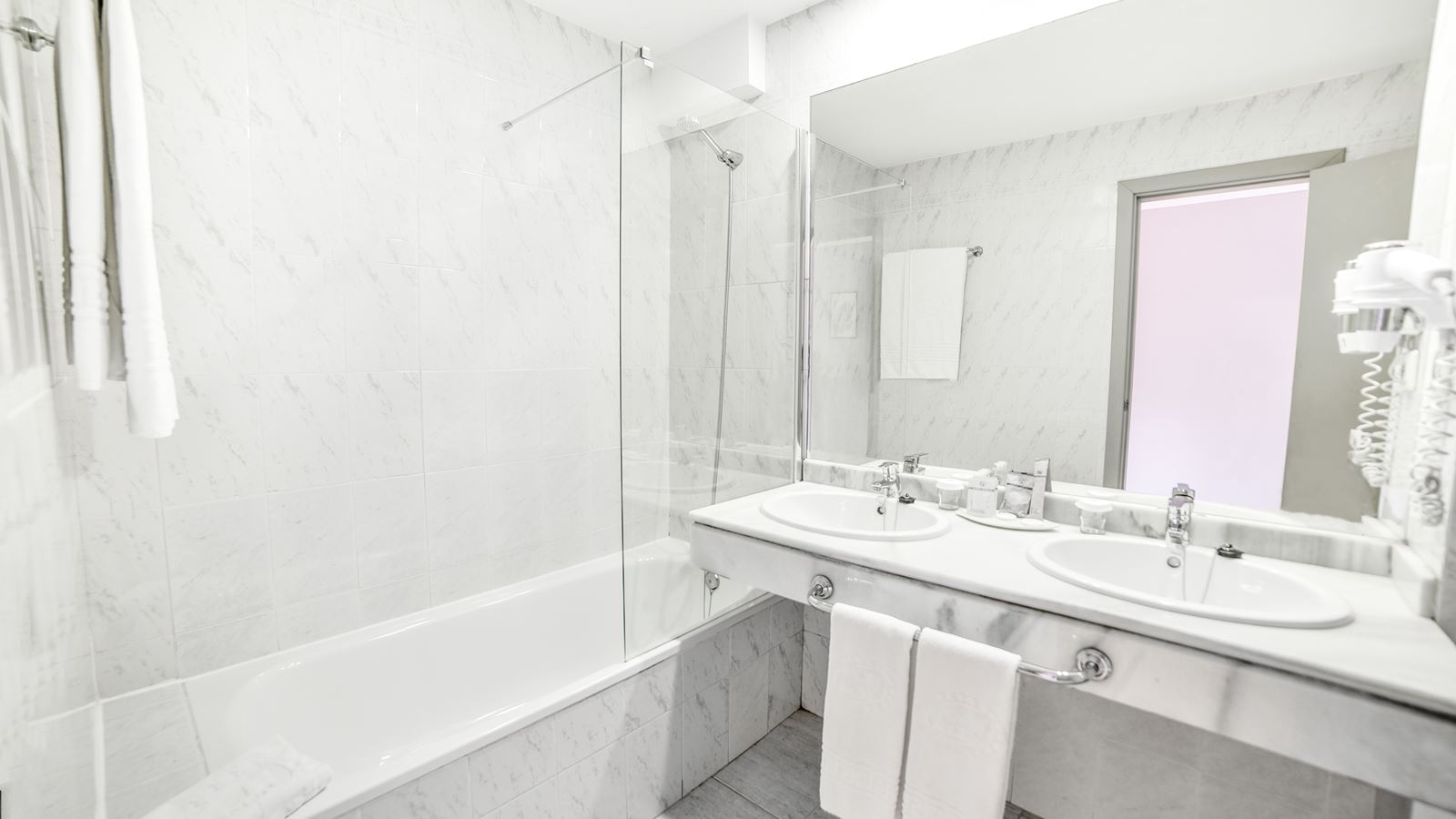 rooms-twin-room-sea-view-with-balcony-or-terrace