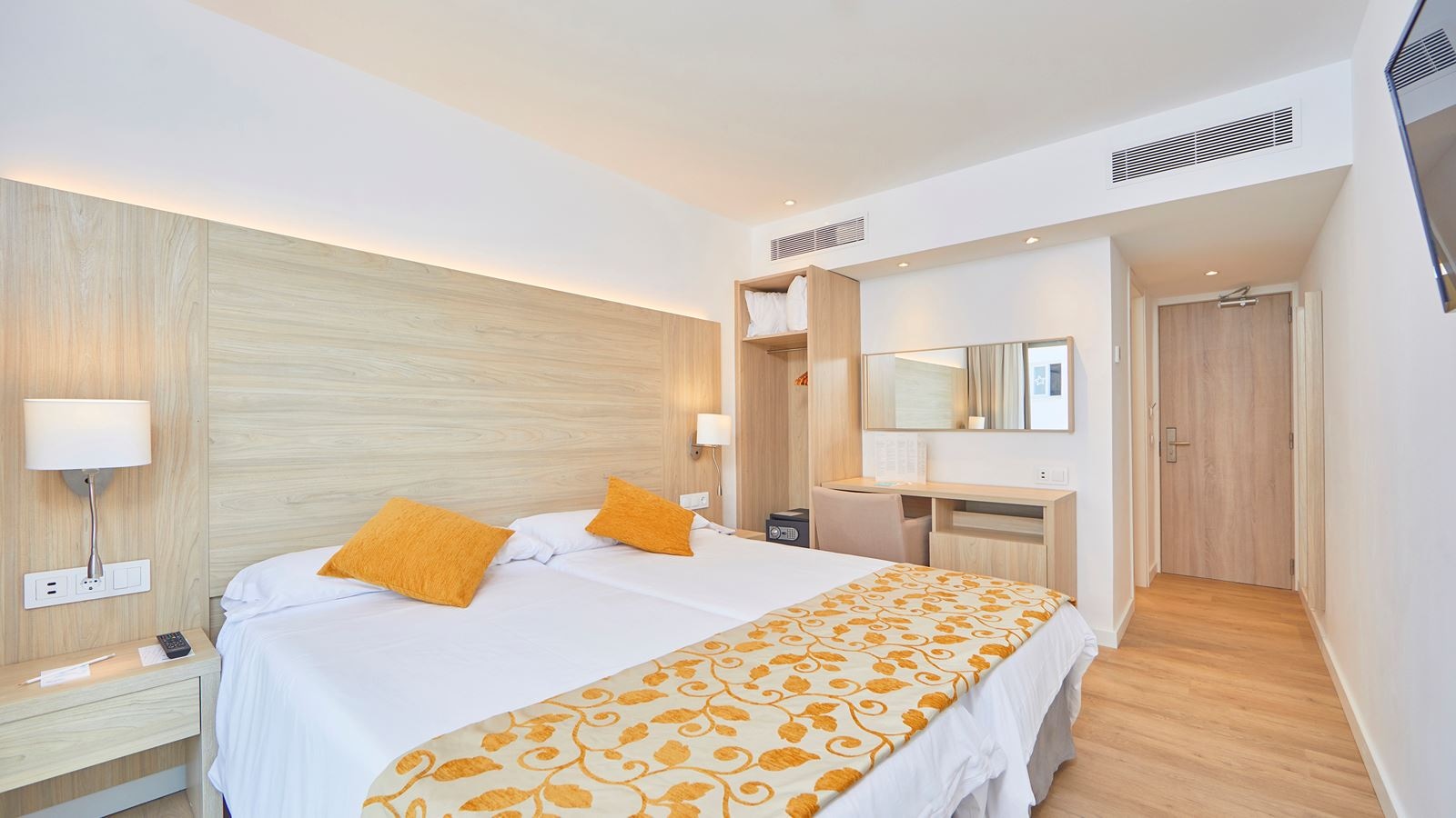 rooms-standard-room--side-sea-view