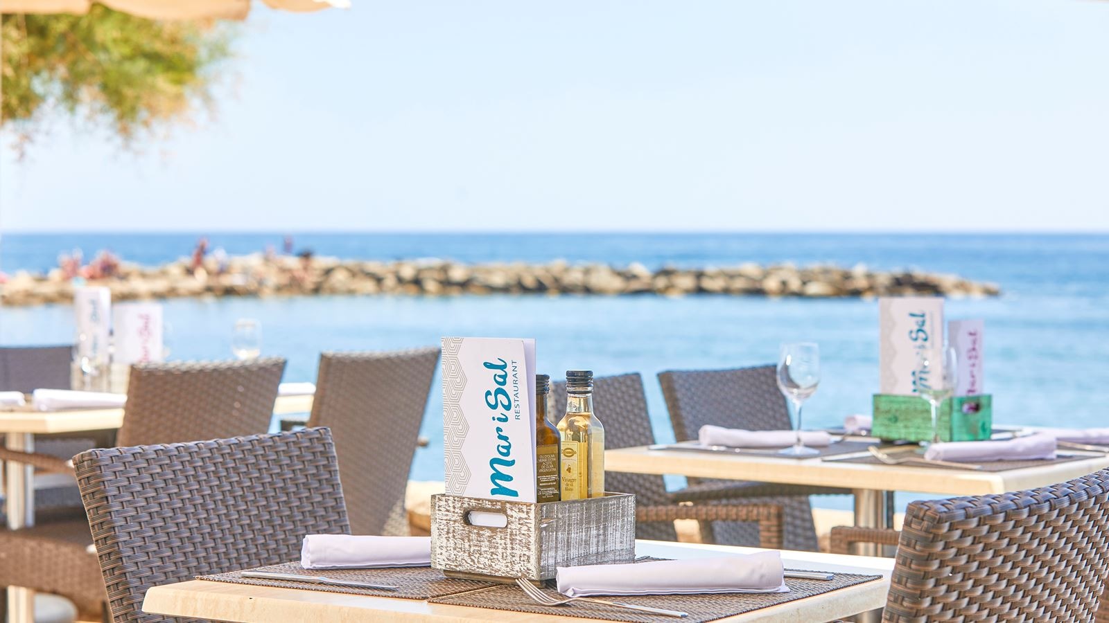 restaurants-restaurant