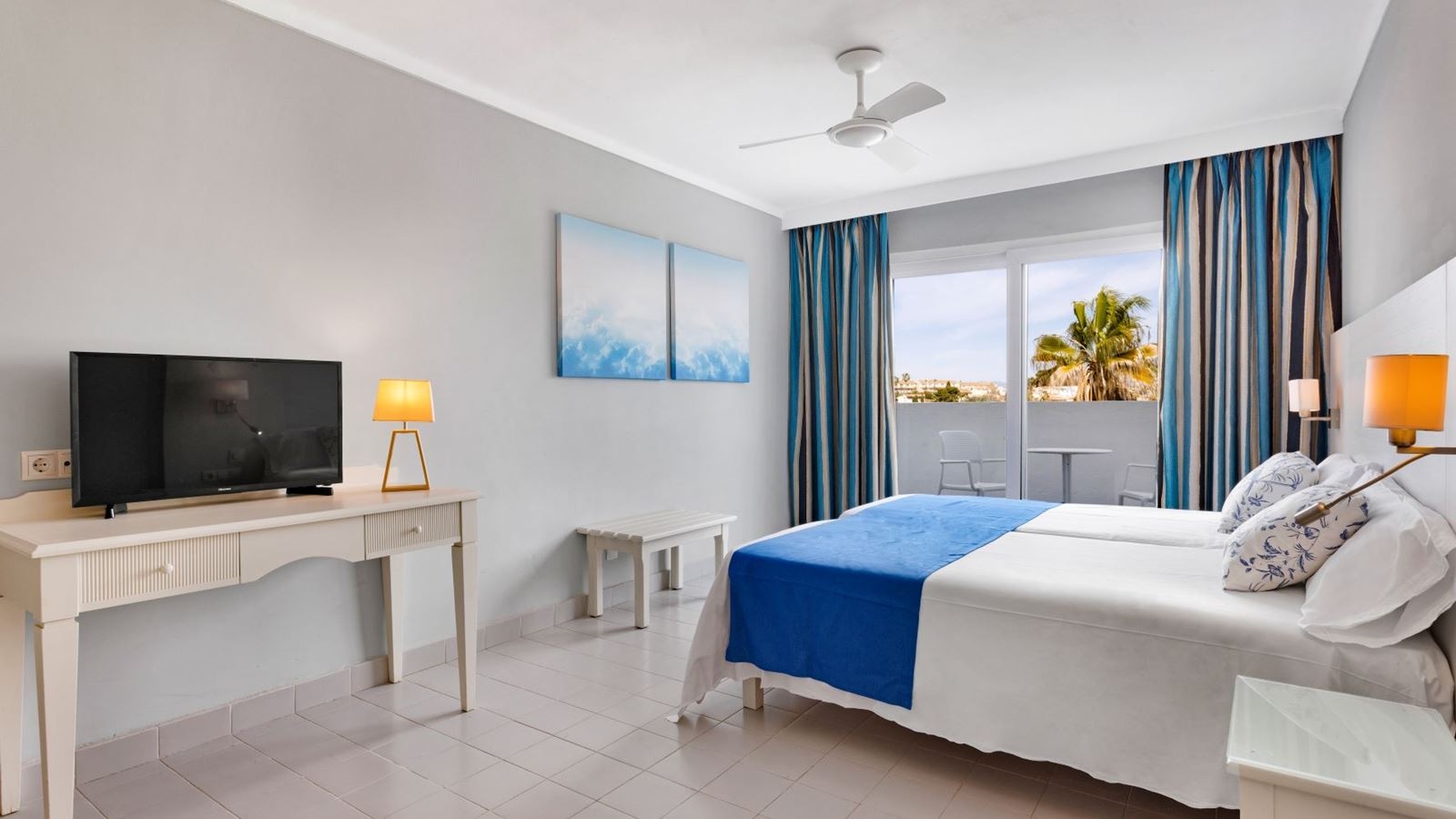 rooms-studio-balcony-or-terrace