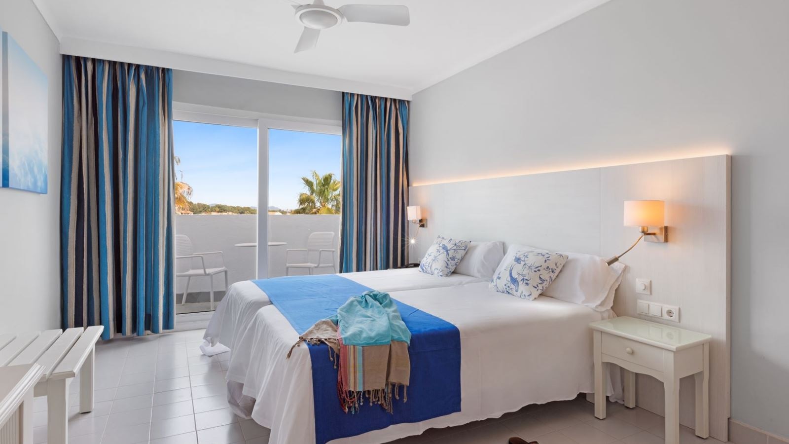 rooms-studio-balcony-or-terrace