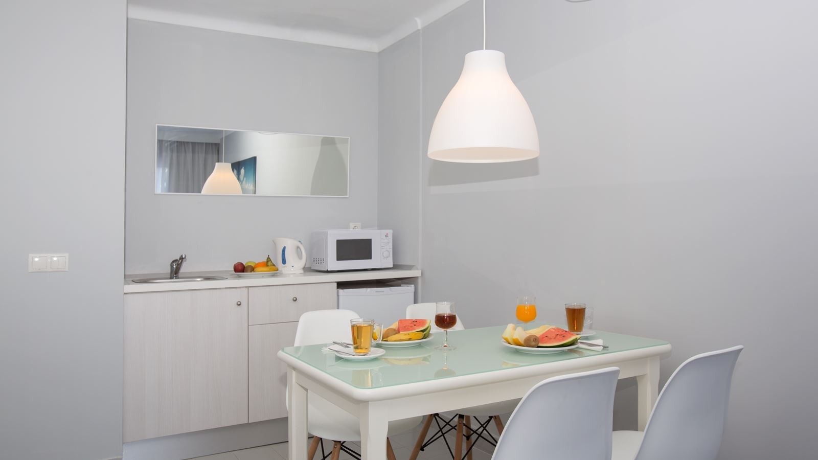 rooms-one-bedroom-suite-with-terracegarden-separate-bedroom