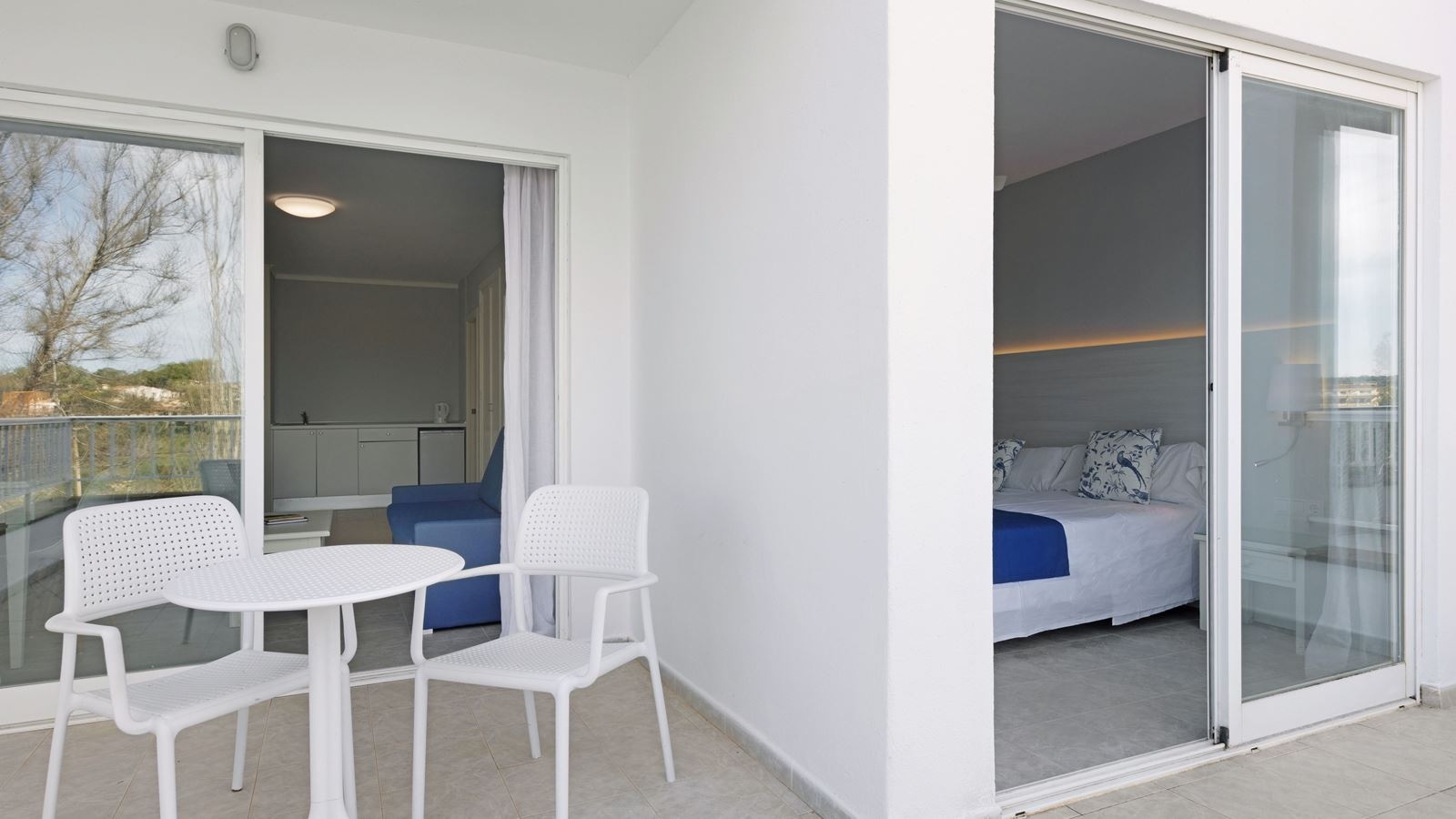 rooms-studio-balcony-or-terrace