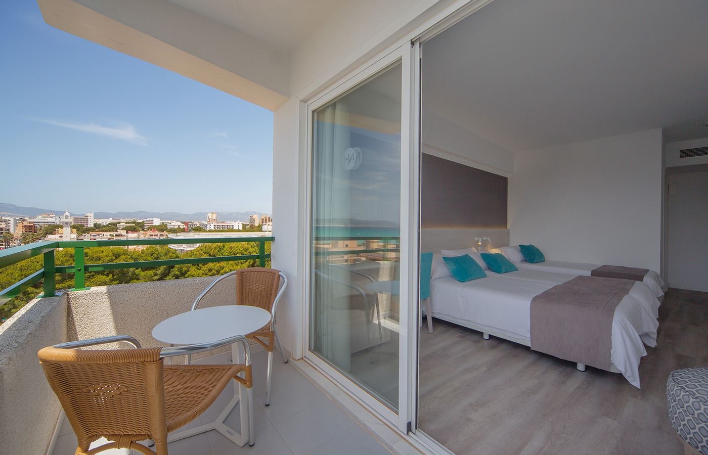 rooms-standard-room-balcony