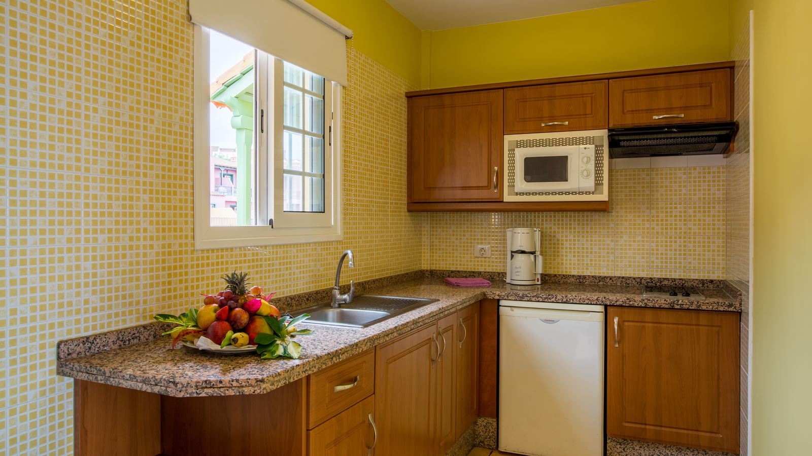 rooms-one-bedroom-aparment-balcony-or-terrace