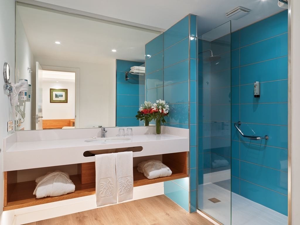 rooms-premium-apartment-balcony-or-terrace