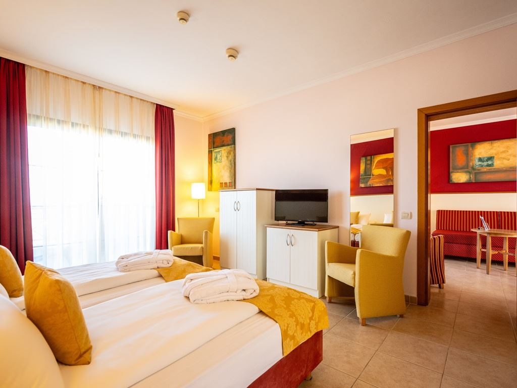 rooms-suite-balcony-or-terrace