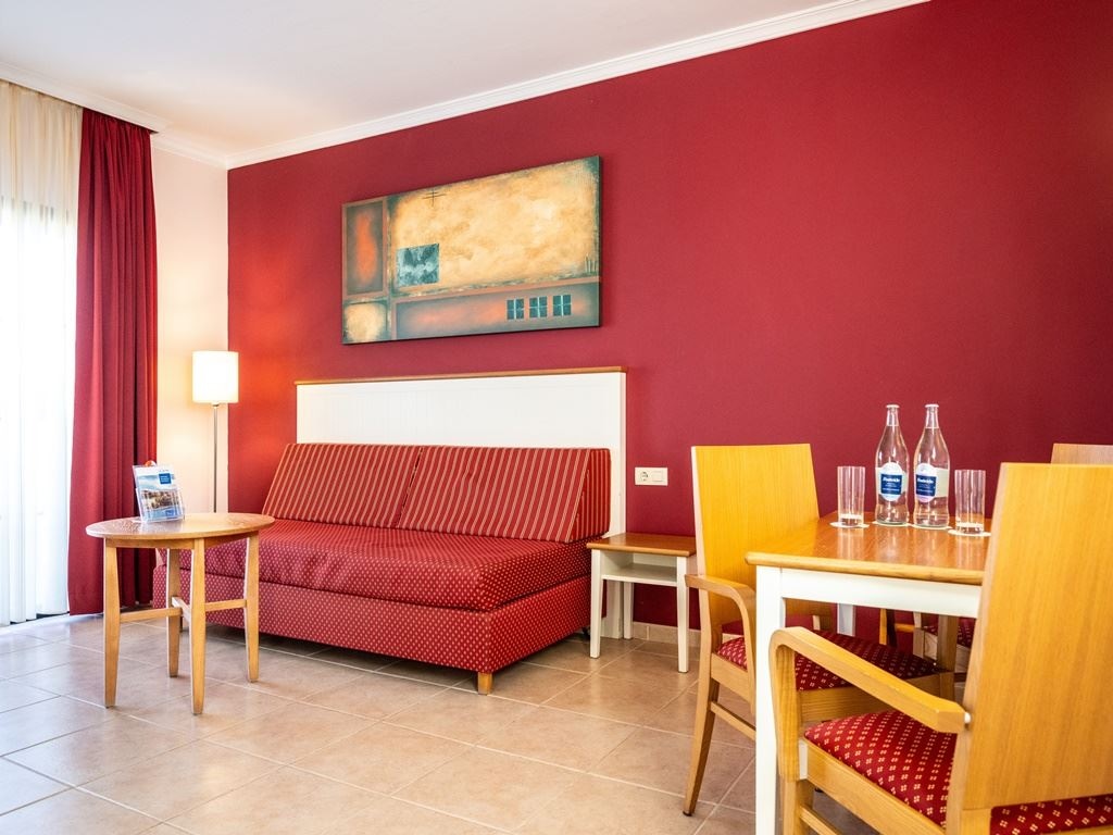 rooms-suite-balcony-or-terrace