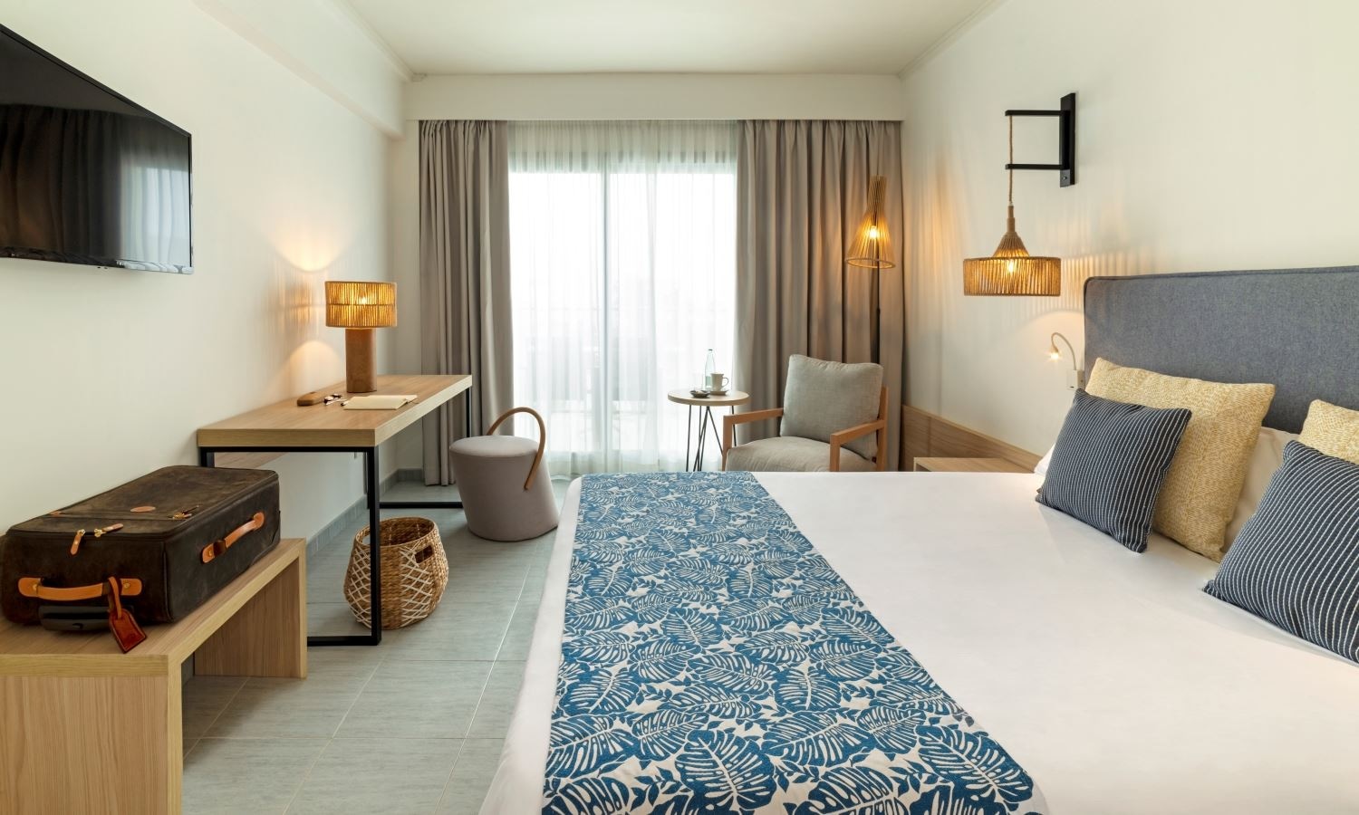 rooms-double-deluxe-room-balcony-or-terrace