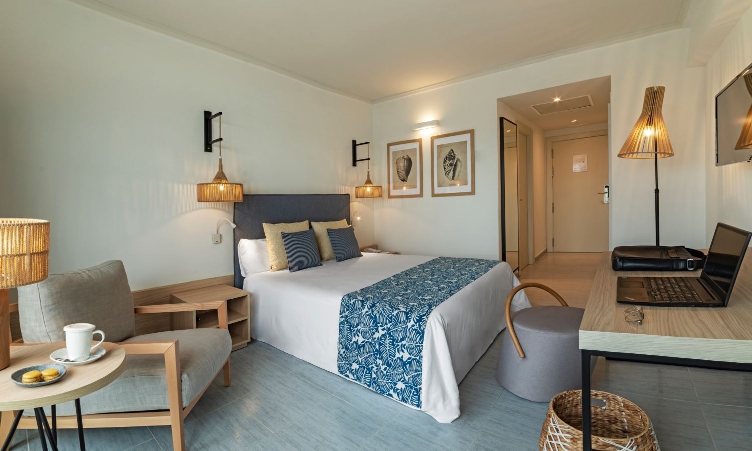 rooms-double-deluxe-room-balcony-or-terrace