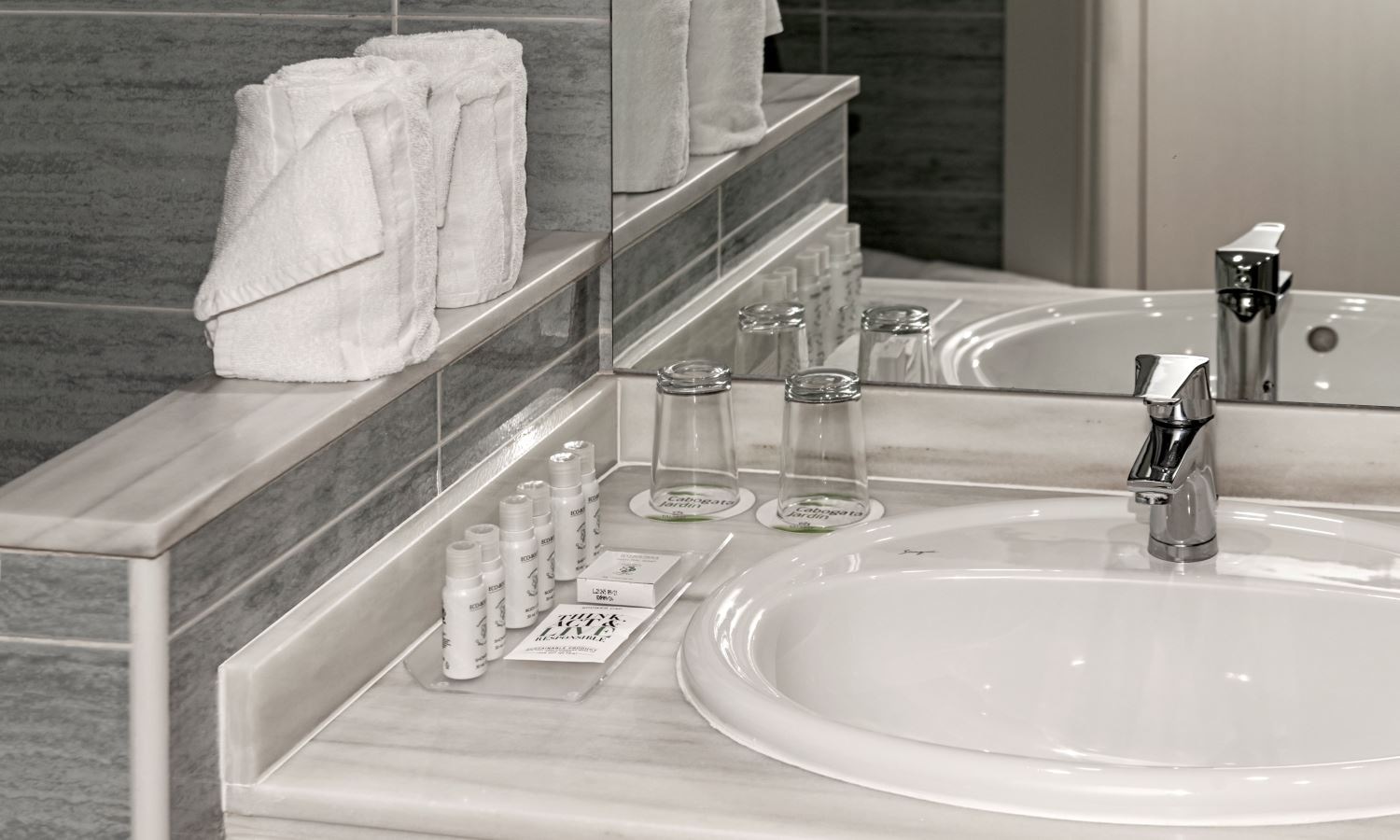 rooms-double-deluxe-room-balcony-or-terrace