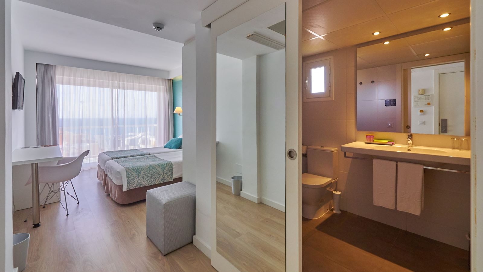 rooms-double-sea-view-balcony-or-terrace