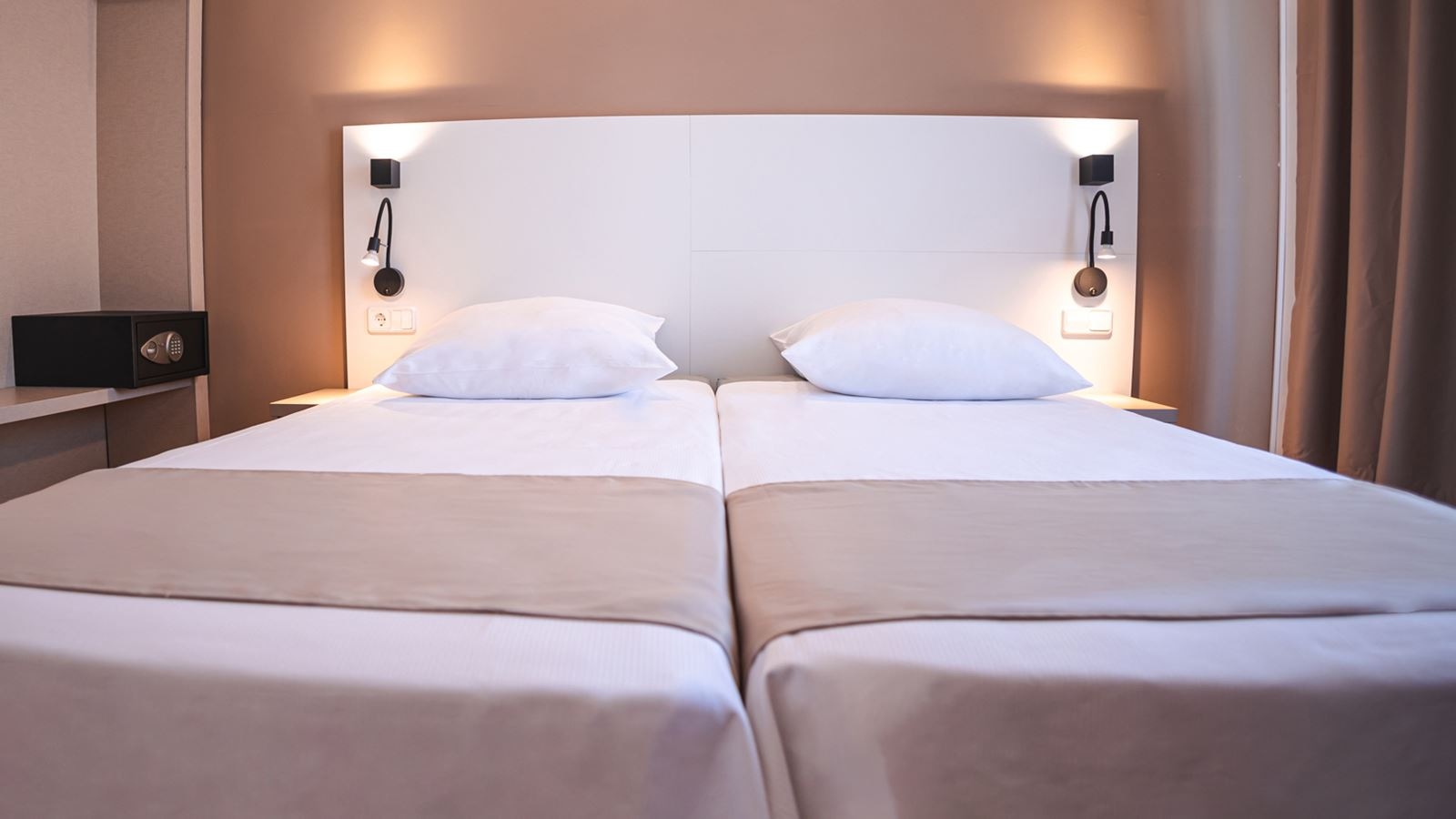 rooms-db--double-room-balcony-or-terrace