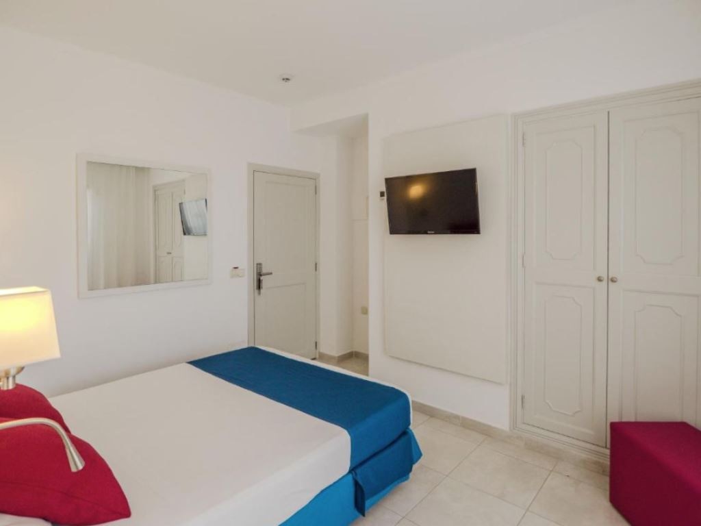 rooms-ib--single-room-with-balcony-or-terrace