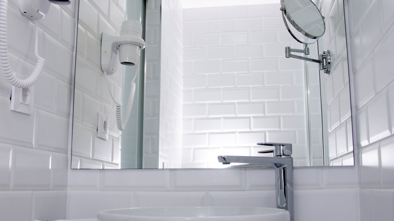 rooms-double-bedroom-sea-view-balcony-or-terrace